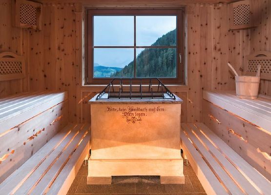 Finnische und Bio-Sauna mit Panoramafenster