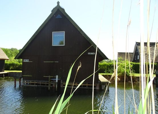 Bootshaus mit 2 Gästeliegeplätzen