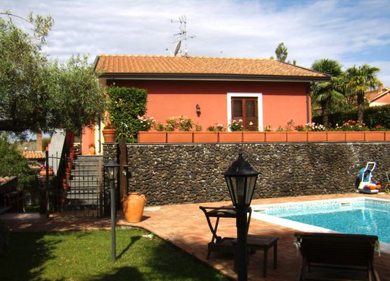 Papavero Rosso - villa at the foot of Mount Etna with private pool